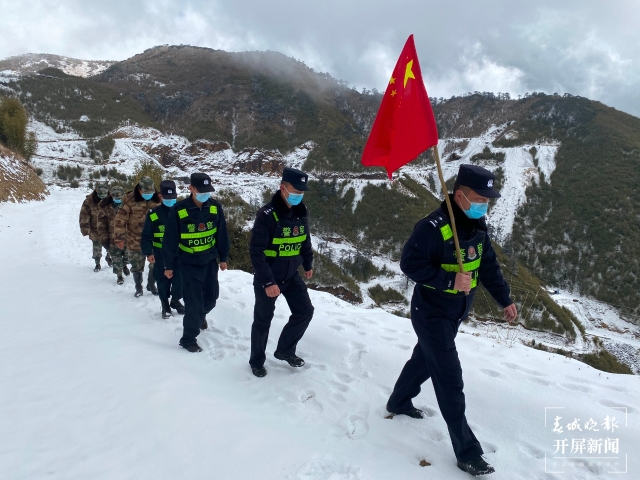 保山多地迎来今冬第一场雪（开屏新闻记者 崔敏 通讯员 毛三 吴再忠 杨林元 朱庆 杨丽娟 杨群 万剑波 摄）