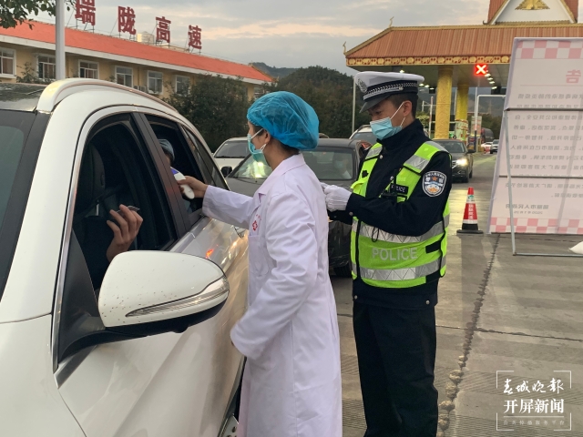 连续奋战59天,倒在抗疫一线!德宏民警张峻珲被追授“全国公安系统二级英雄模范” 马楠 通讯员 杨西元 汪洋彬 冯雨涵 摄