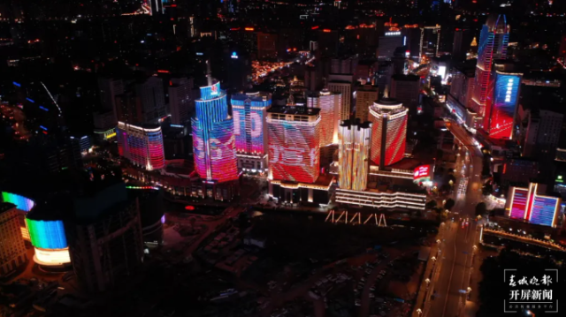 这场灯光秀，是送给警察的礼物！ (2).png