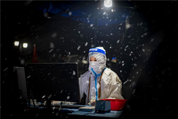 西安:一个特大城市疫情防控的“孤勇者” 西安:一个特大城市疫情防控的“孤勇者”_fororder_图片16