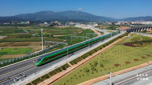 云南铁路(开屏新闻记者 孙江荭 通讯员 何思远 陈畅 梁颖 摄)