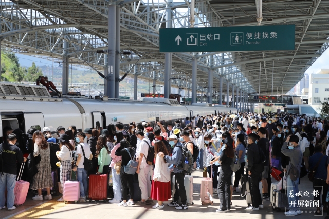 云南铁路(开屏新闻记者 孙江荭 通讯员 何思远 陈畅 梁颖 摄)