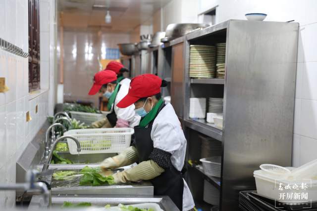 今年来昆明已检查餐饮单位39627家(开屏新闻记者 王磊 摄)