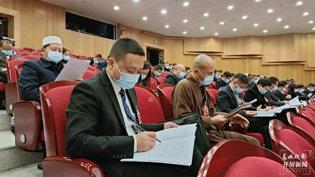 政协玉溪市六届一次会议隆重开幕(开屏新闻记者摄)