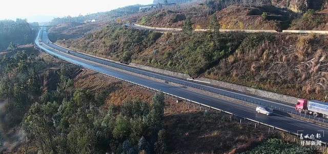 高速（开屏新闻记者 崔敏 通讯员 李红幸 摄）