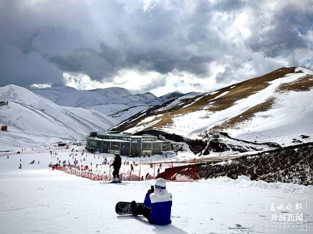 云南会泽高山滑雪场成冰雪欢乐园 (1).jpg