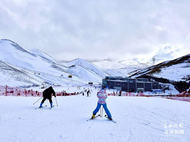 云南会泽高山滑雪场成冰雪欢乐园.jpg