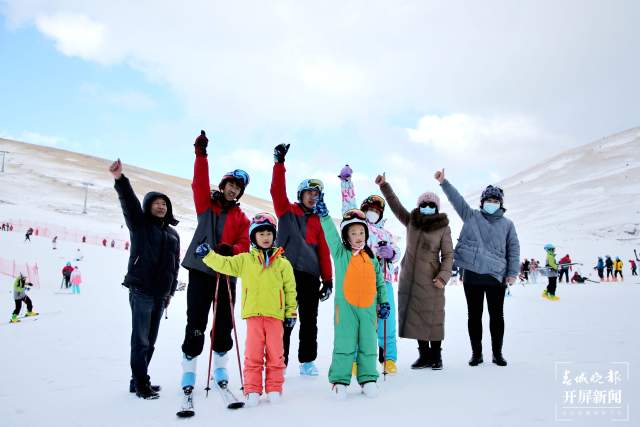 云南会泽高山滑雪场成冰雪欢乐园 (4).JPG