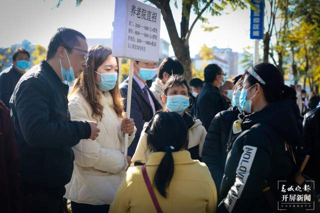 昆明人才市场需求旺 春节过后招聘忙 (7).jpg