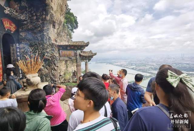 春节期间昆明西山区景区、公园接待游客47.37万人次 张勇 通讯员 王丽娟 李建翔 康凤琼 周姝 摄