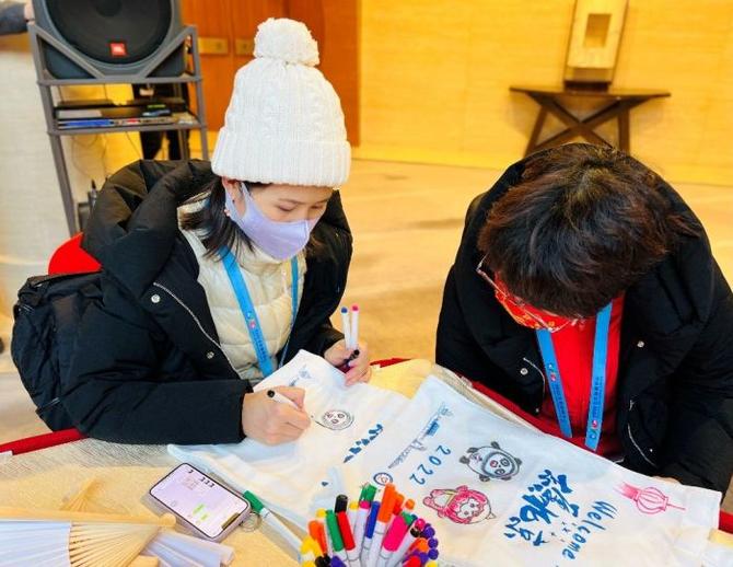 日本记者元宵初体验:中国朋友的友好和热情让人感动! 日本记者元宵初体验:中国朋友的友好和热情让人感动!