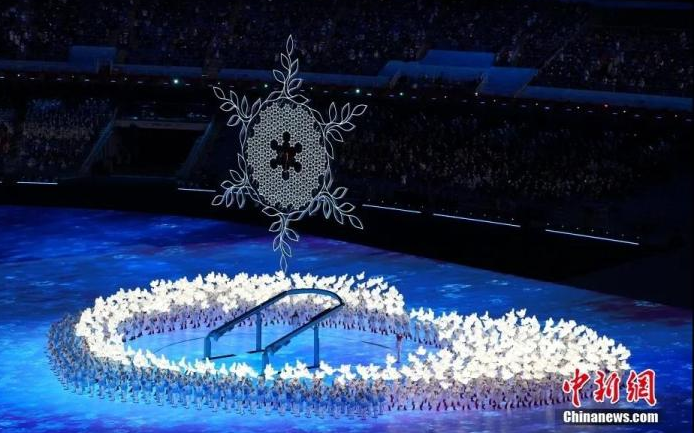 2月4日晚，第二十四届冬季奥林匹克运动会开幕式在北京国家体育场举行。图为主火炬。中新社记者 崔楠 摄