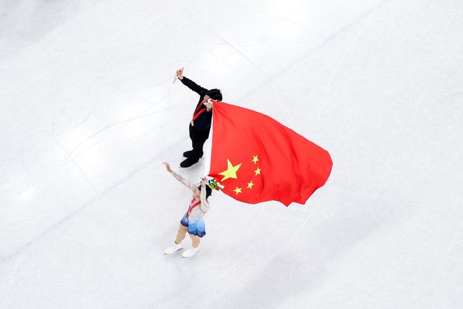 冬奥奖牌(图据新华社)