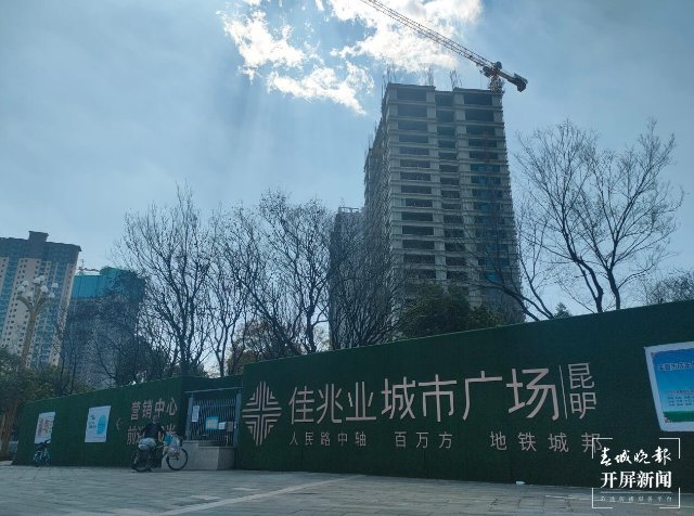 烂尾楼（开屏新闻记者 颜媛 摄）