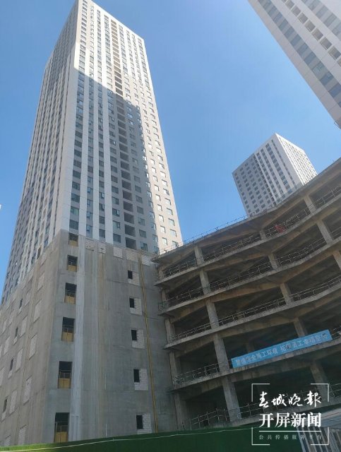 烂尾楼（开屏新闻记者 颜媛 摄）