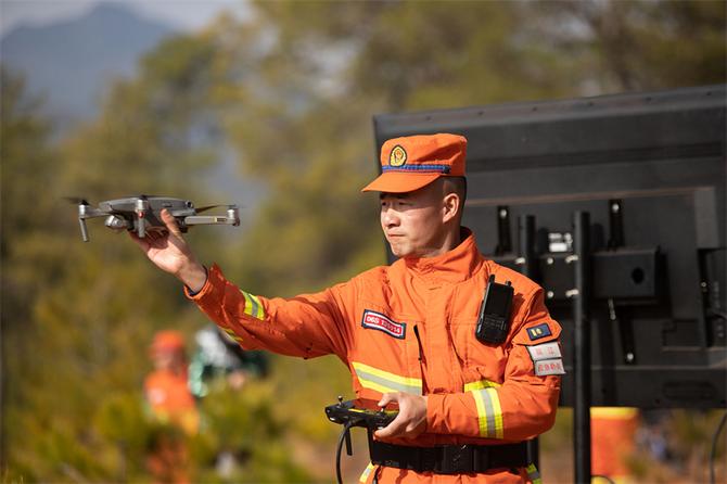 2.使用无人机进行火场侦察 2.使用无人机进行火场侦察