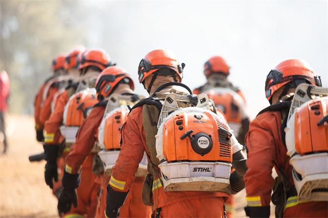 32.演练结束明火全部扑灭,组织带回撤离火线 32.演练结束明火全部扑灭,组织带回撤离火线