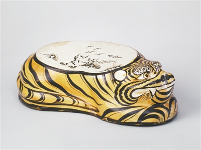 黄褐釉彩绘虎形枕 黄褐釉彩绘虎形枕