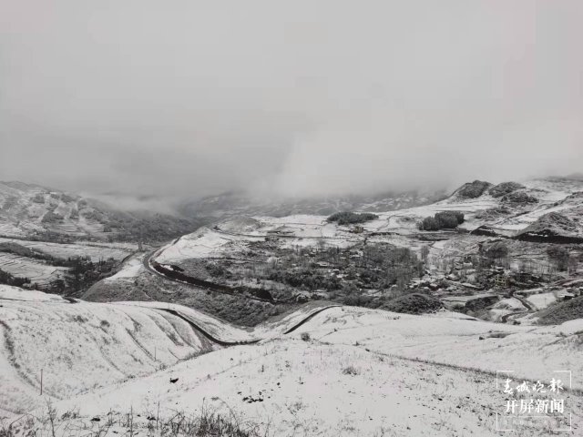 昭通下雪（开屏新闻记者 申时勋 通讯员 王远剑 马宏 陈婷 蒙秀顺 邓代林 摄）