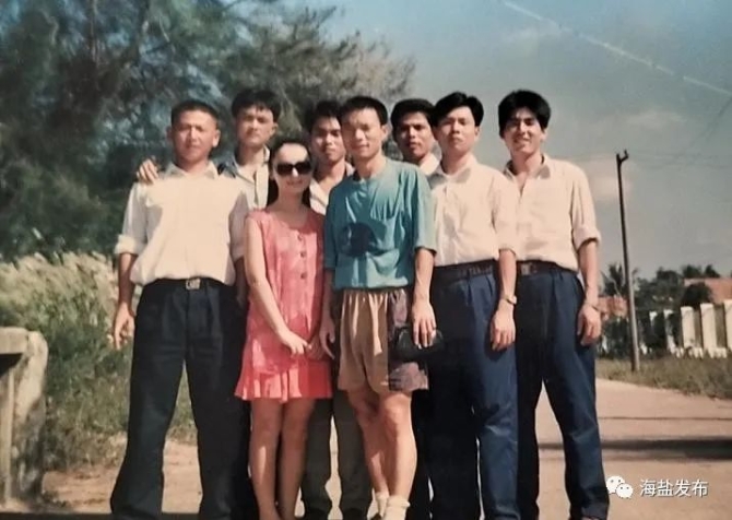 王伟(左一)与王志祥(右二)