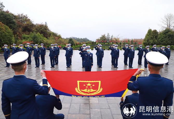 重温国家消防救援队伍誓词。王杰摄