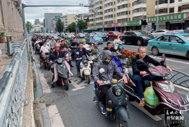 开屏观察 | “新国标”过渡期进入倒计时,电动车非法“提速”冒头?记者走访…… 刘嘉 摄