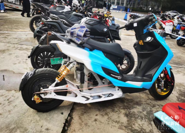 开屏观察 | “新国标”过渡期进入倒计时,电动车非法“提速”冒头?记者走访…… 刘嘉 摄