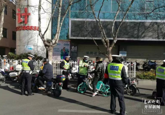 开屏观察 | “新国标”过渡期进入倒计时,电动车非法“提速”冒头?记者走访…… 刘嘉 摄