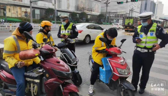 开屏观察 | “新国标”过渡期进入倒计时,电动车非法“提速”冒头?记者走访…… 刘嘉 摄