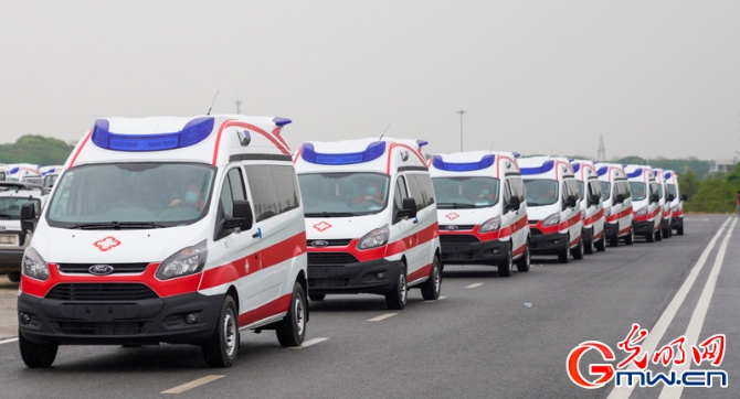 【组图】“守沪者联盟”丨“瓦罐汤”来了！江西40辆负压救护车驰援上海