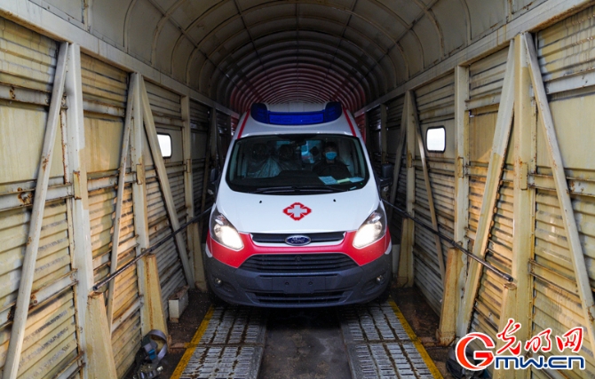 【组图】“守沪者联盟”丨“瓦罐汤”来了！江西40辆负压救护车驰援上海