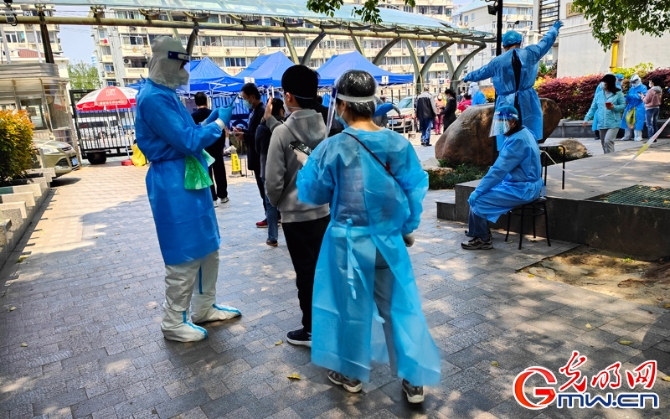 【组图】“守沪者联盟”丨上海疫情近几天呈下降趋势 封控区连续三天开展核酸筛查 【组图】“守沪者联盟”丨上海疫情近几天呈下降趋势 封控区连续三天开展核酸筛查