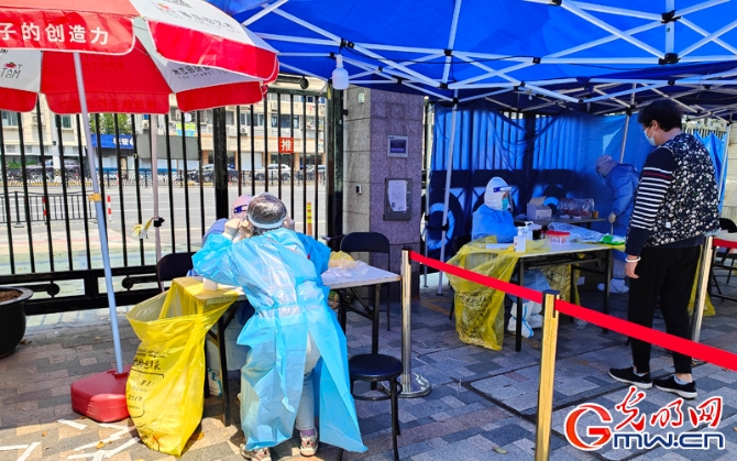 【组图】“守沪者联盟”丨上海疫情近几天呈下降趋势 封控区连续三天开展核酸筛查 【组图】“守沪者联盟”丨上海疫情近几天呈下降趋势 封控区连续三天开展核酸筛查