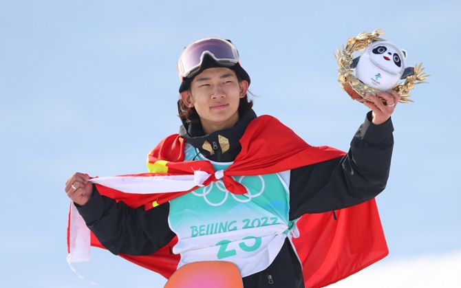 1651539831481384.jpg 3中国选手苏翊鸣夺得北京2022年冬奥会单板滑雪男子大跳台金牌。_副本.jpg
