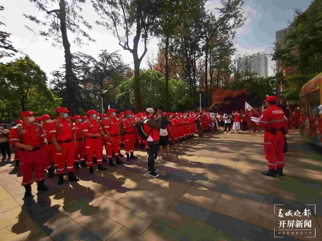 昆明市红十字会成立赈济救援大队和水域救援队