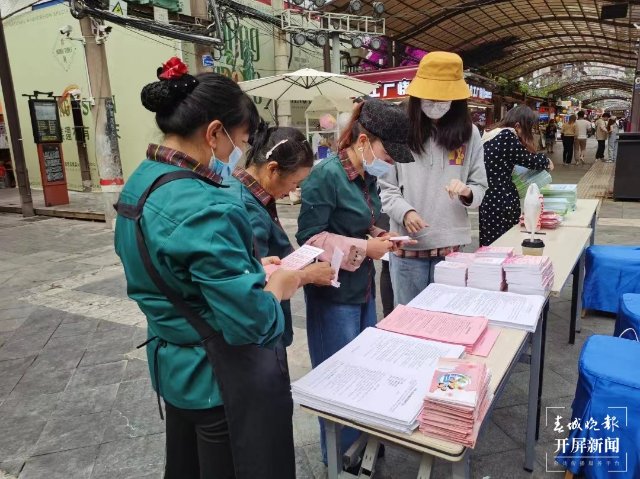 专题讲座 法律咨询，昆明市妇联推动家庭教育