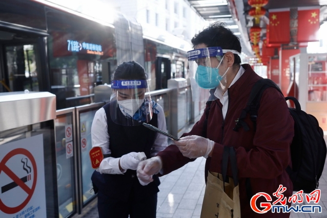 【组图】上海首批4条轨道交通和273条地面公交线路恢复运行