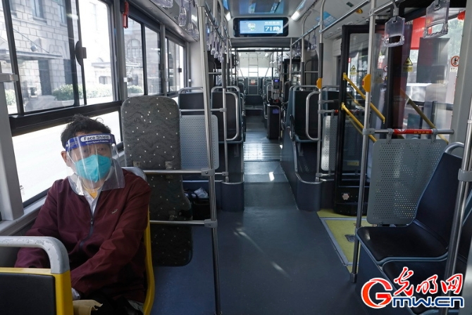 【组图】上海首批4条轨道交通和273条地面公交线路恢复运行