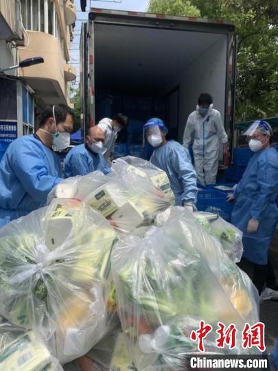 季申泽目前已协助完成80余次生活物资团购工作。 受访者供图 季申泽目前已协助完成80余次生活物资团购工作。 受访者供图