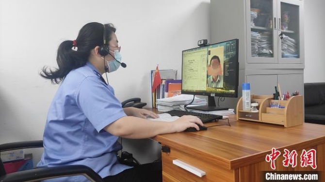 (上海战疫录)上海:全程网办“不打烊”保障开办企业“不断档”