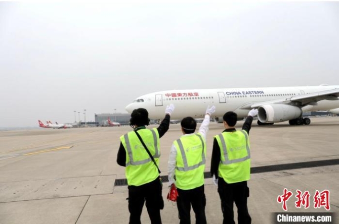 （上海战疫录）一天12班包机山西援沪1645名医护人员返程