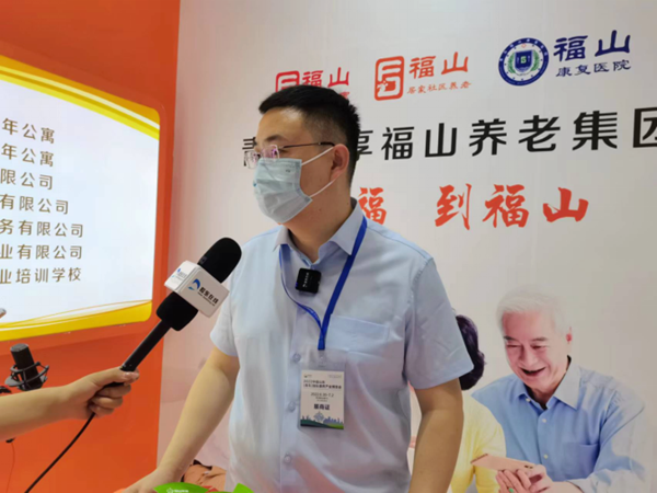3_1_2_跨界创新营销形式！烟台苹果城市精准营销走进青岛1029