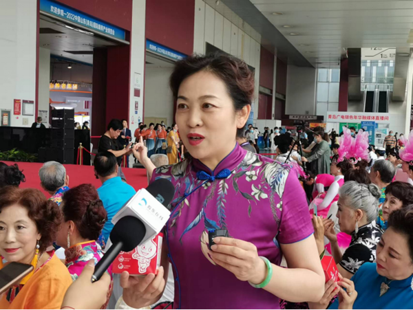 3_1_2_跨界创新营销形式!烟台苹果城市精准营销走进青岛1706