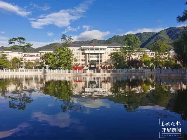 今年曲靖会泽县15人被清华、北大录取（春城晚报-开屏新闻记者 蒋琼波 通讯员 幸金正 摄）