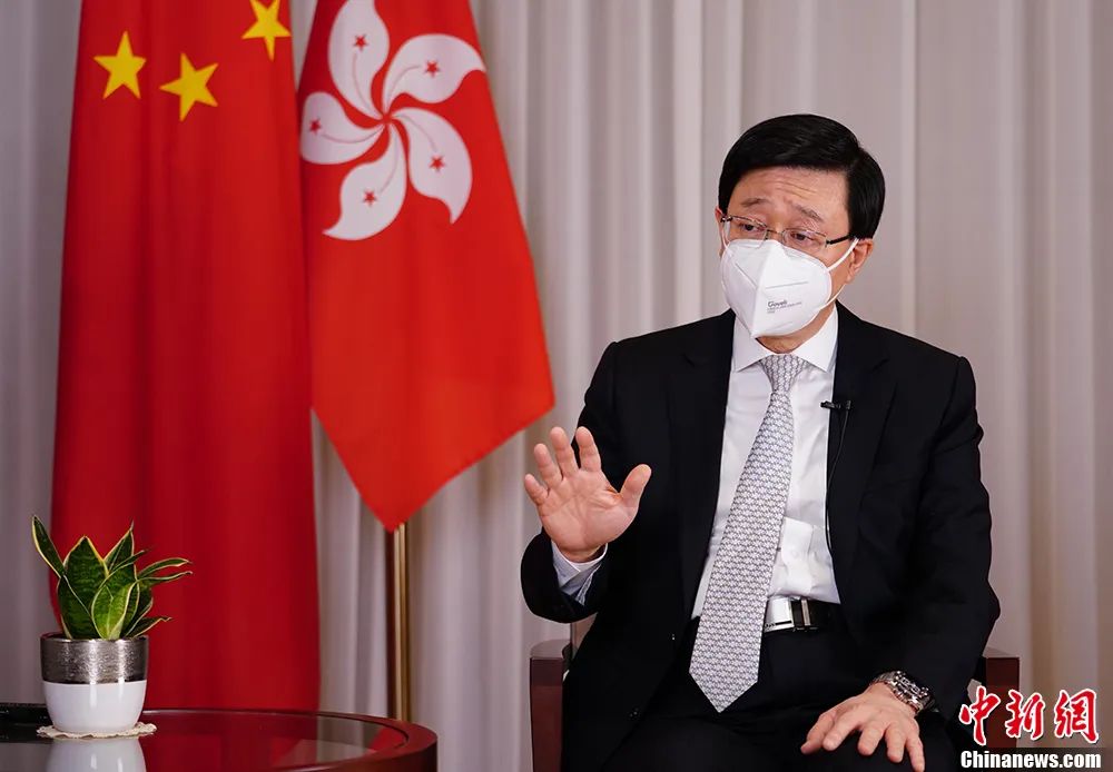 在履新满月之际，香港特区行政长官李家超接受<a target='_blank' href='/'>中新社</a>“中国焦点面对面”专访，对一系列问题进行回应和解读。<a target='_blank' href='/'>中新社</a>记者 张炜 摄