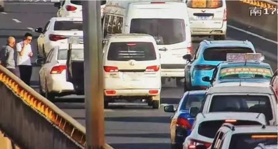 面包车：我承受了不能承受之重（供图）