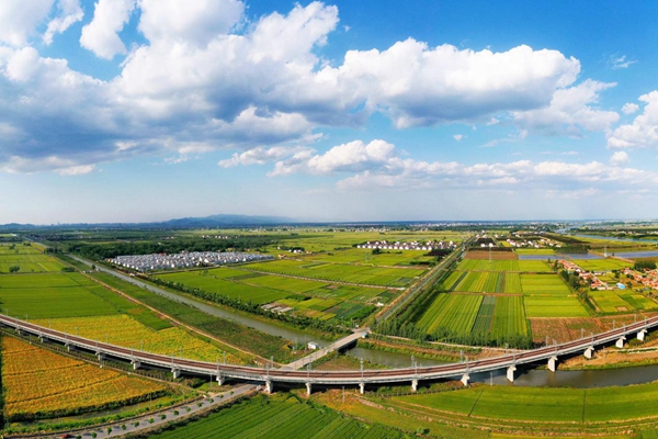 筑梦沃野展新颜。秦翰摄