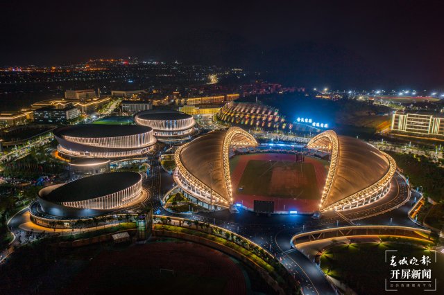 “玉见省运·商旅街区”迎客，玉溪又多了一个“夜经济”新地标（开屏新闻记者 李春丽 通讯员 杨洋 摄）