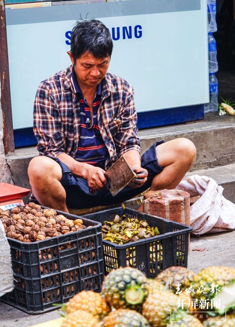德宏菜市场(开屏新闻记者 马楠 通讯员 胡佩灵 杨晓玲 摄)