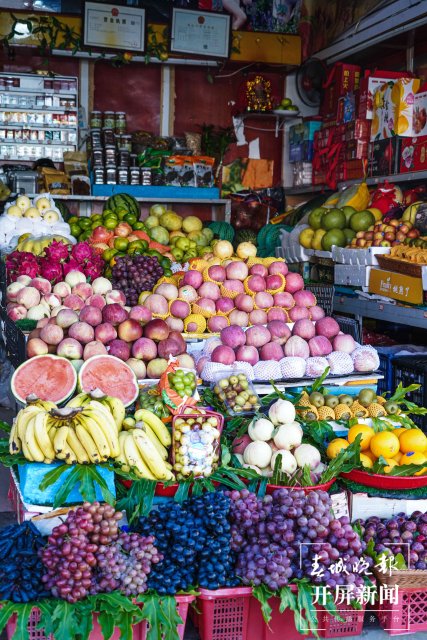 德宏菜市场(开屏新闻记者 马楠 通讯员 胡佩灵 杨晓玲 摄)